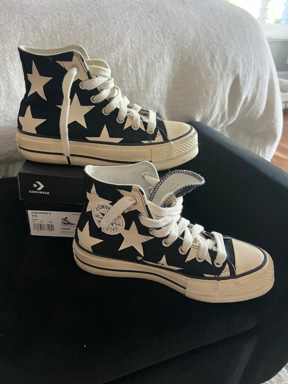 Converse Chuck Taylor All Star Lift Large Stars, Women's Size 7.5